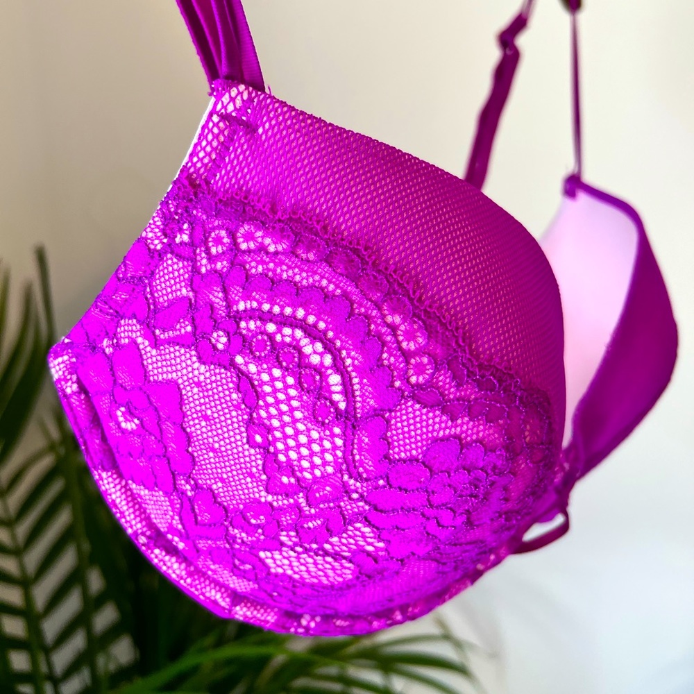 Scarlet Blue lace bra. Size 32DD. Like new.